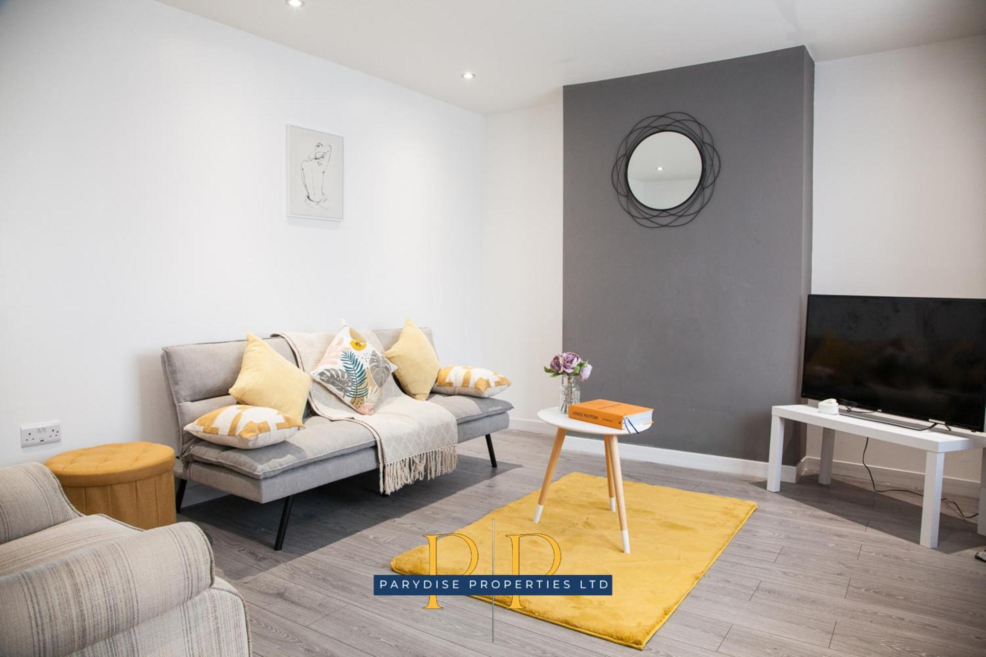 The Knutton House - Spacious Comfort By Parydise Properties - Leisure & Business Stays - Sleeps 7 Newcastle-under-Lyme Bagian luar foto