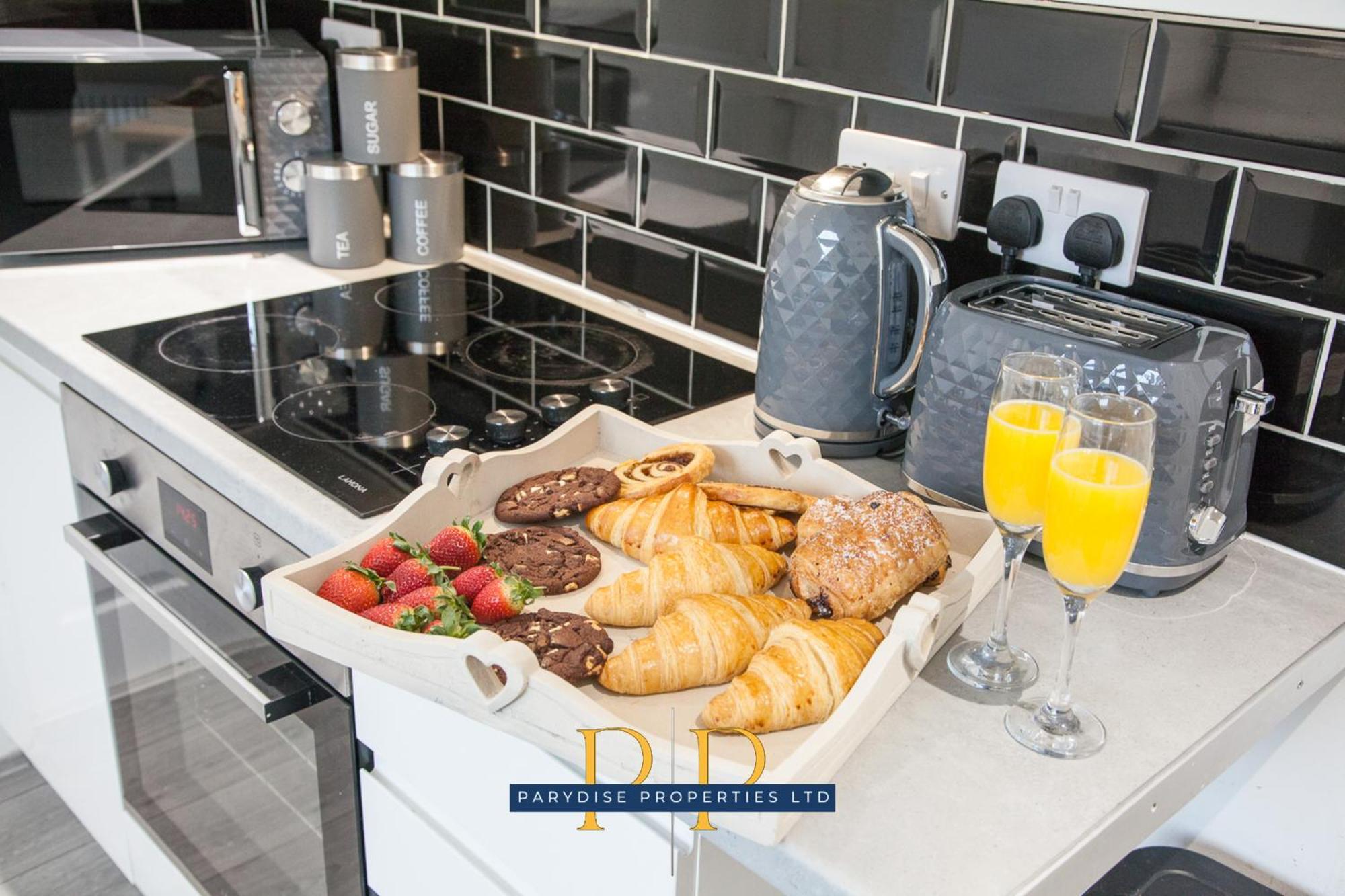 The Knutton House - Spacious Comfort By Parydise Properties - Leisure & Business Stays - Sleeps 7 Newcastle-under-Lyme Bagian luar foto