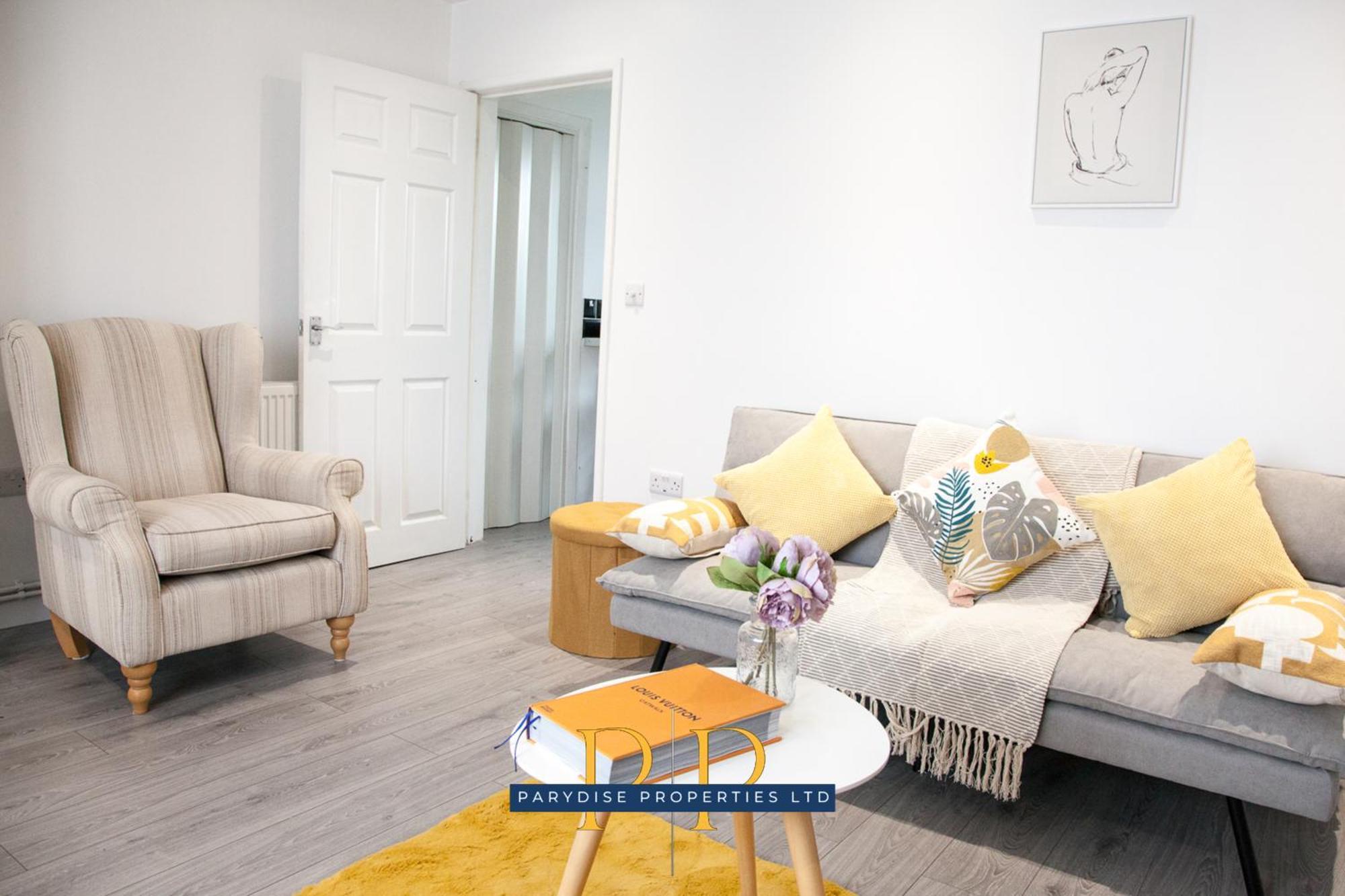 The Knutton House - Spacious Comfort By Parydise Properties - Leisure & Business Stays - Sleeps 7 Newcastle-under-Lyme Bagian luar foto