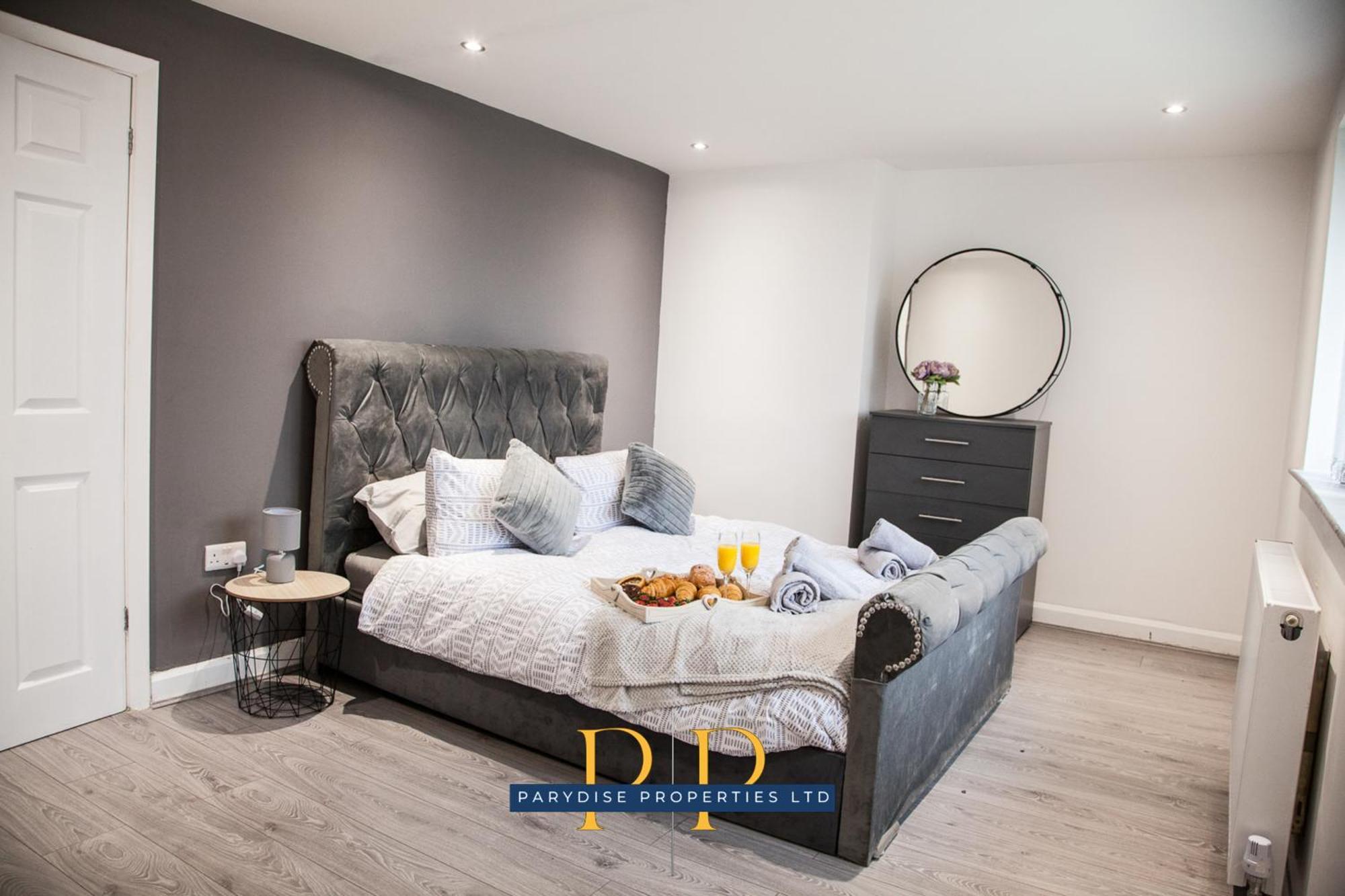 The Knutton House - Spacious Comfort By Parydise Properties - Leisure & Business Stays - Sleeps 7 Newcastle-under-Lyme Bagian luar foto